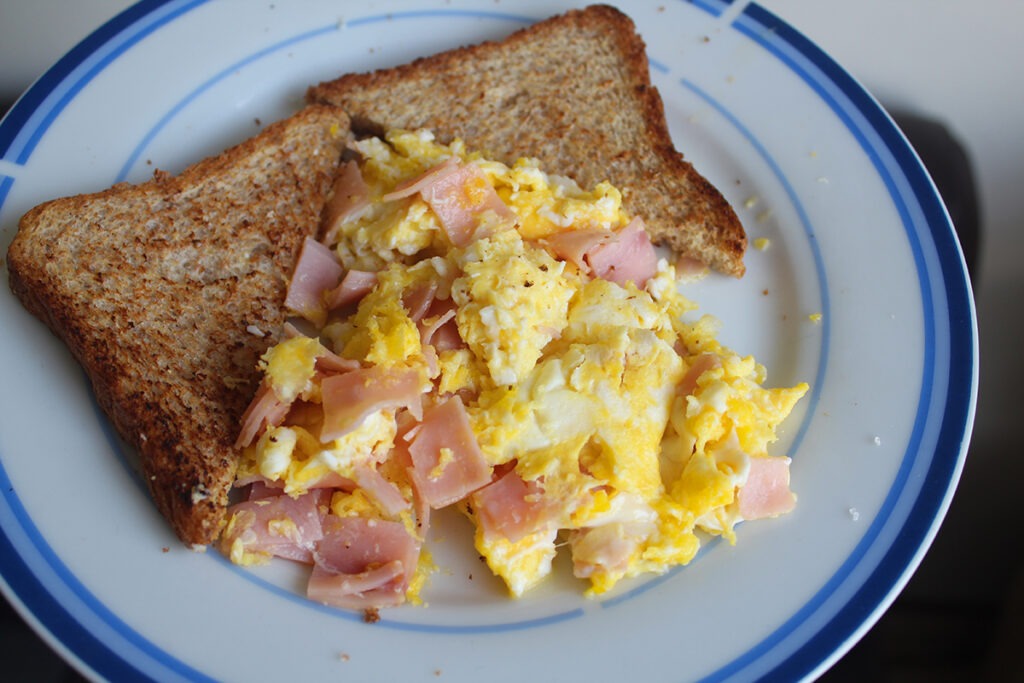 Desayunos para el Día mundial del huevo en Perú 